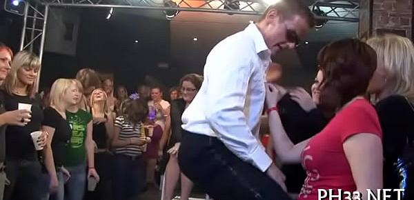Cuties craves to fuck the army dancer